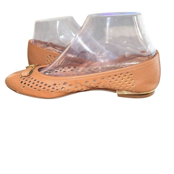 Vince Camuto Celindan Women Size 6.5 Sand Color Leather Cutout Bow Ballet Flats - Picture 4 of 5